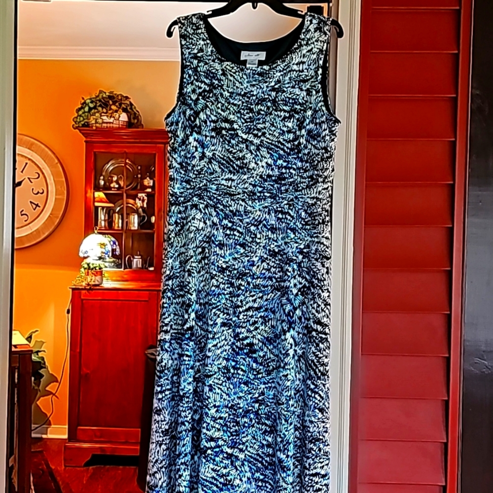 Dress - Picture 3 of 15